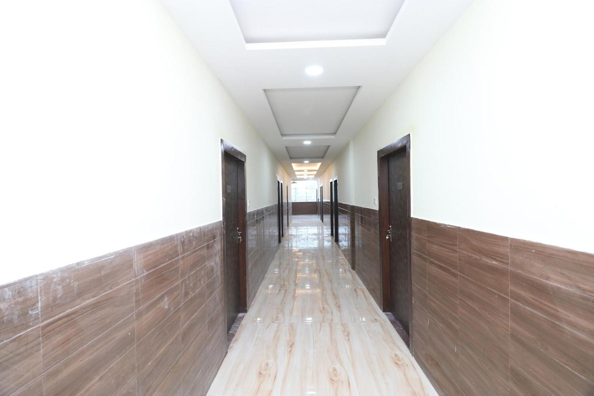 Capital O 19840 Hotel Centre Point Gorakhpur Exterior foto