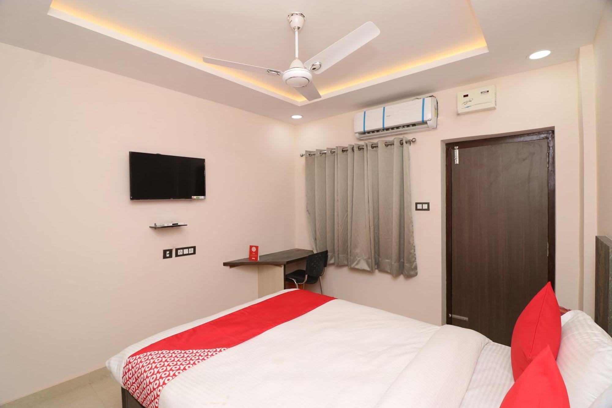 Capital O 19840 Hotel Centre Point Gorakhpur Exterior foto