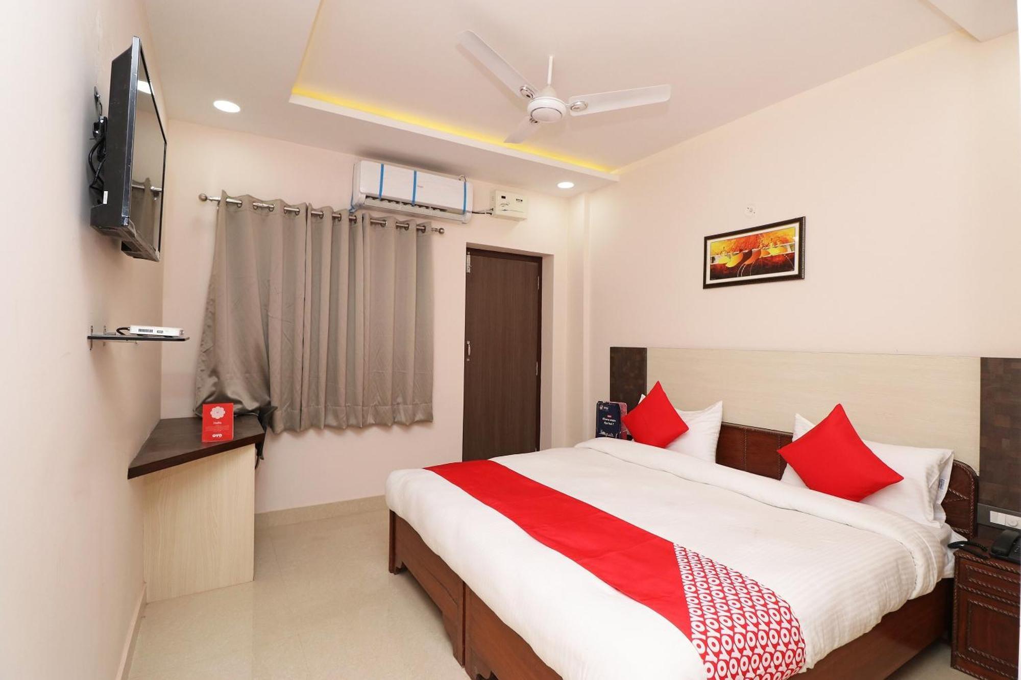 Capital O 19840 Hotel Centre Point Gorakhpur Exterior foto